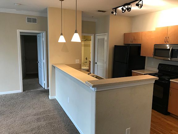 4th image of 8290 Gate Pkwy W Unit 610