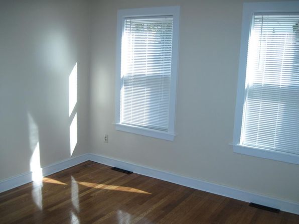 98 Woodbine St Floor 1