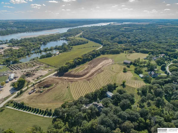 15724 Riha Cir, Springfield, NE 68059