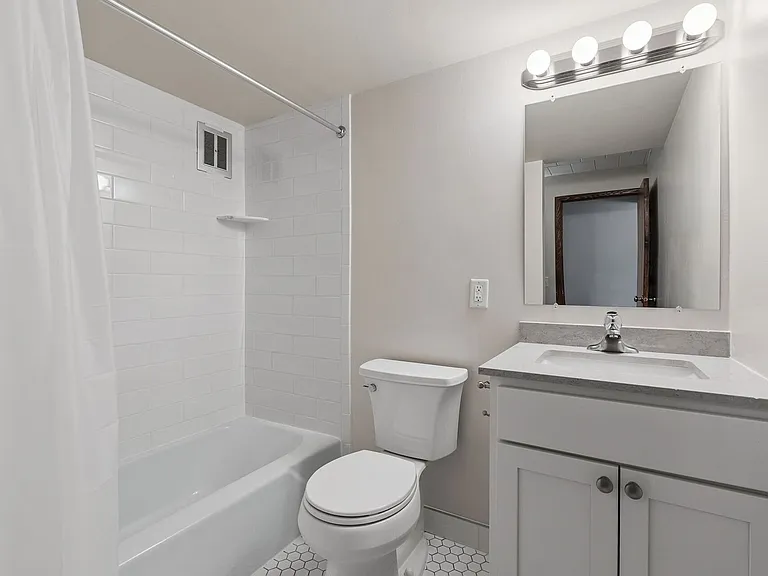 1111 S 7th St — Photo 37