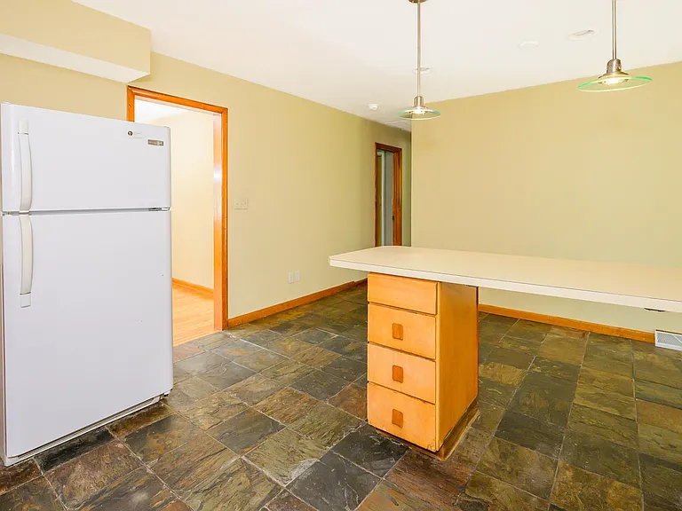 117 N Hillsdale Dr — Photo 10