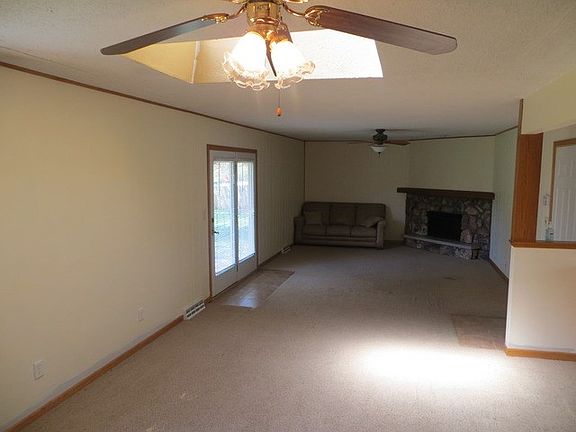 4th image of 3279 Kentwood Pkwy