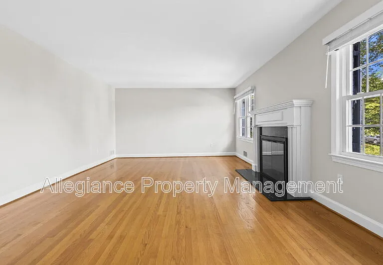 3548 N Valley St — Photo 6