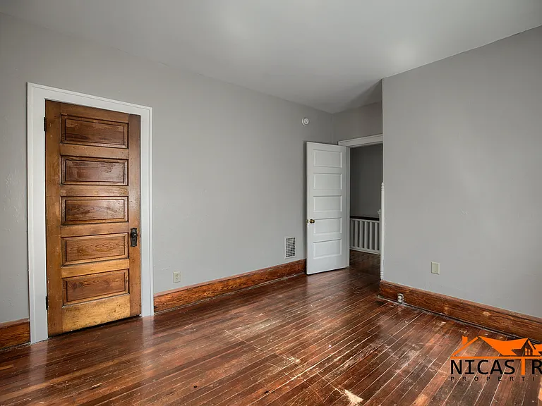 2072 Indianola Ave — Photo 13