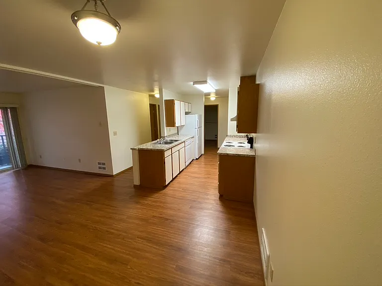 1100 N Alder St #15 — Photo 8
