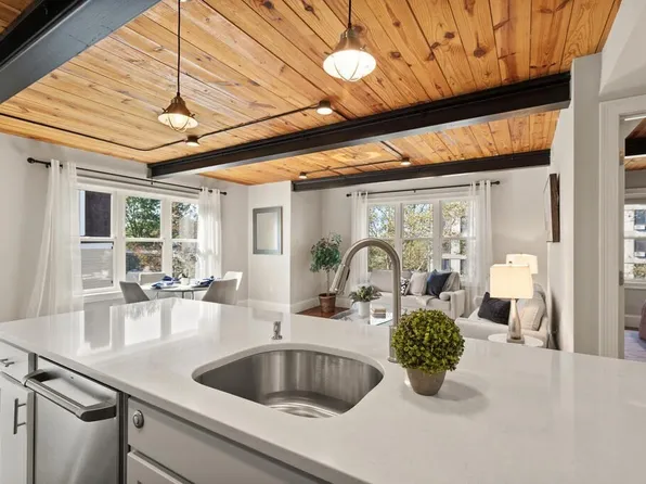 192 Raymond St #8, Cambridge, MA 02140