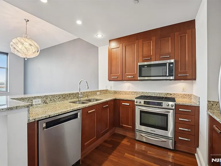 8100 River Rd #209 — Photo 9