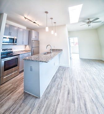4th image of 1312 Bainbridge St #307