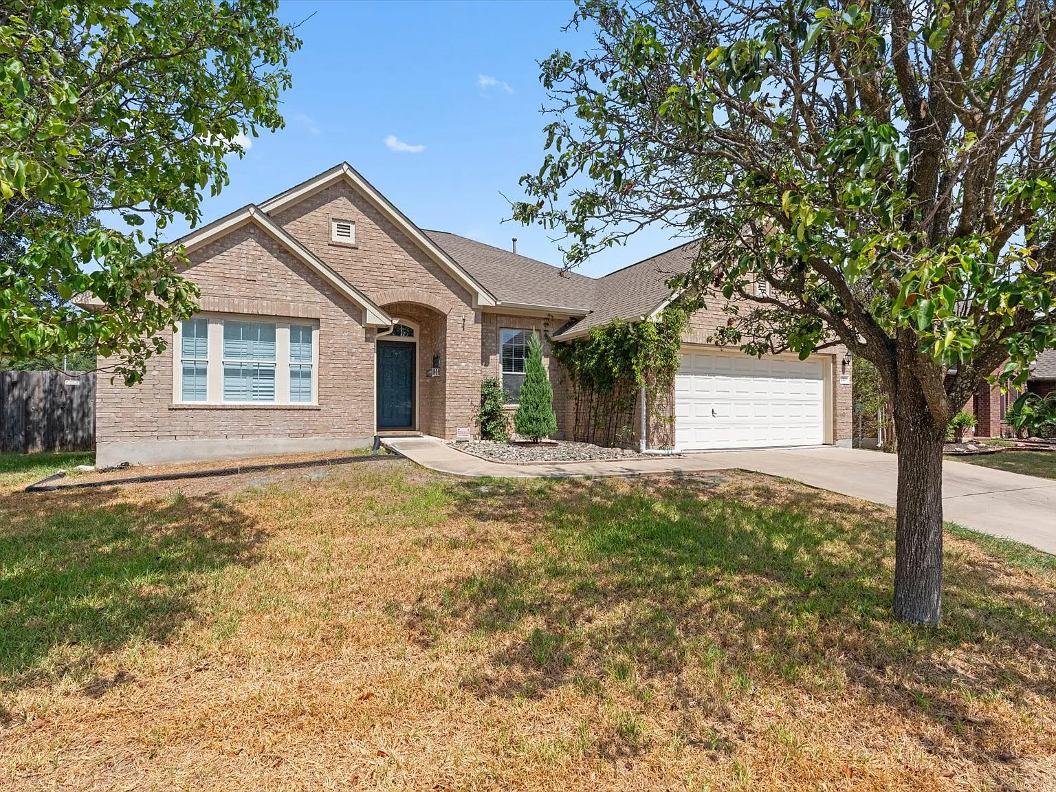 4 bed, 2461 sqft, $2,700 — Photo 2