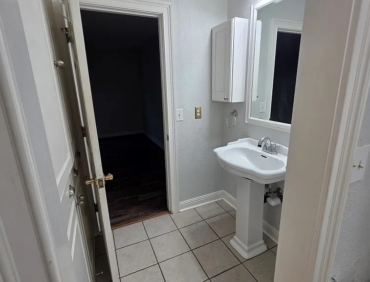 400 Chatham Pl — Photo 7