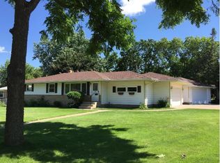 2772 Marion St, Roseville, MN 55113