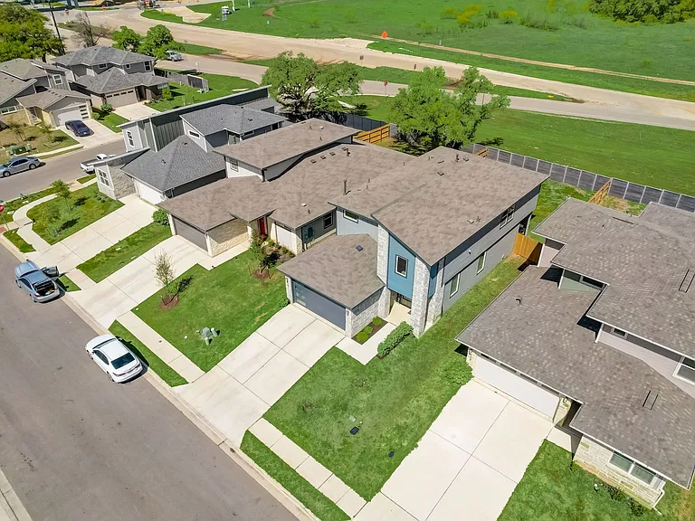 109 Cupreata Ln — Photo 45
