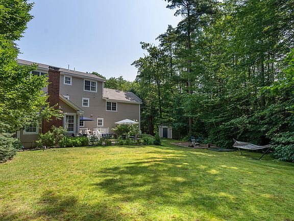 3rd image of 28 Surrey Lane