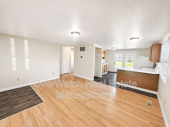 4th image of 1604 Elmendorf Dr