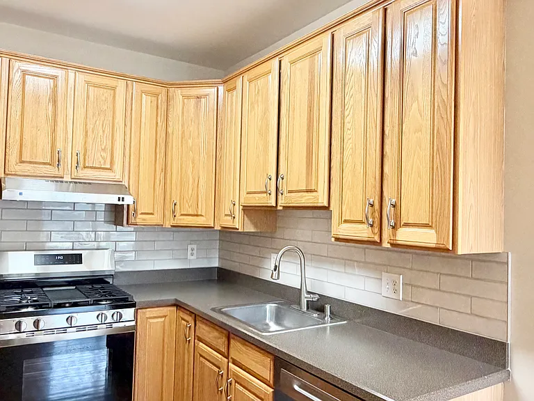 771 Chanticleer — Photo 9