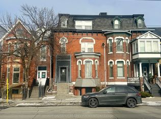 210 Carlton St #L3-C08, Toronto, ON M5A 2L1