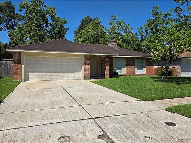 133 W Queens Dr