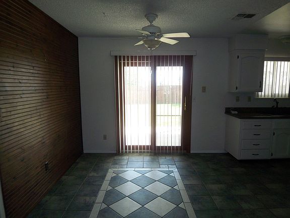 4th image of 25012 Brook Dr
