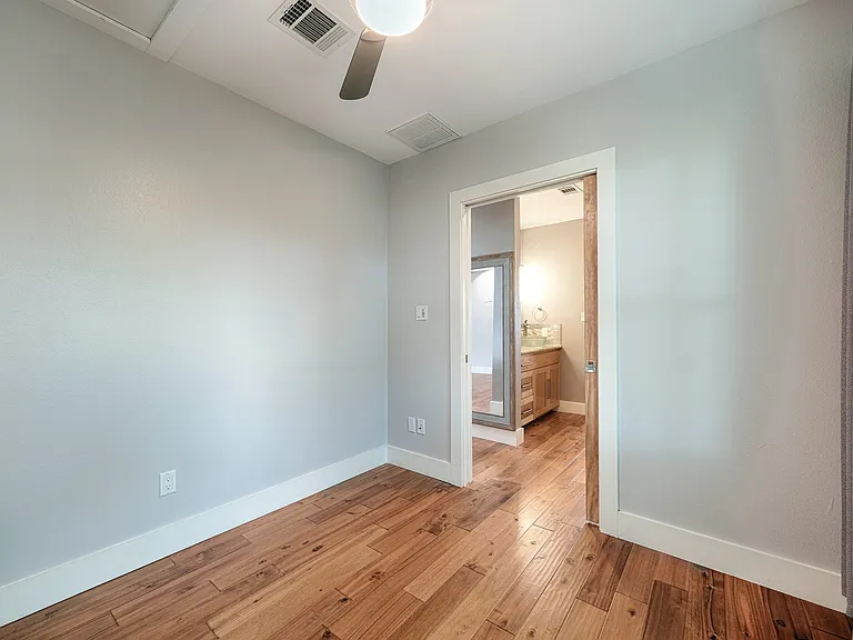 901 W Mary St — Photo 60