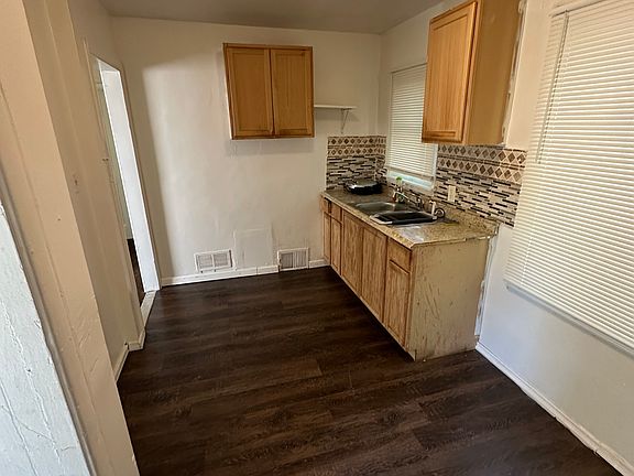 3rd image of 7421 Parkland St
