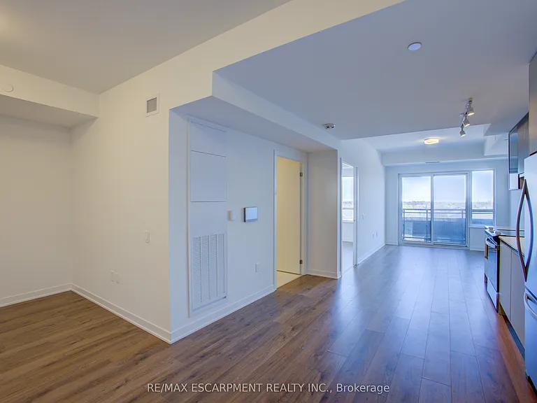 395 Dundas St W #413 — Photo 7
