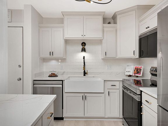 4th image of 26 10th St W Unit 705