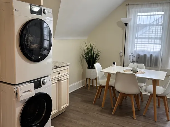 217 Hudson Place image 6 of 13