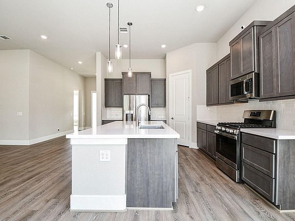 4th image of 28926 Harbor Springs Ct