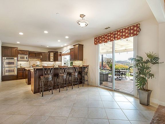 3rd image of 3676 Alta Vista Dr