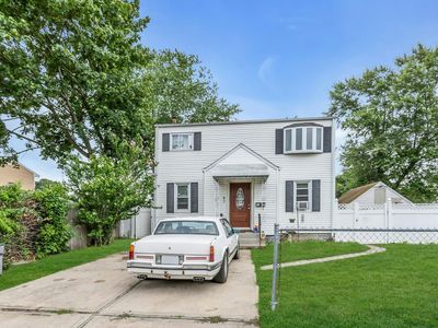 95 E 3rd Street, Deer Park, NY, 11729