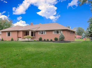 23436 Horseshoe Blvd, Westlake, OH 44145