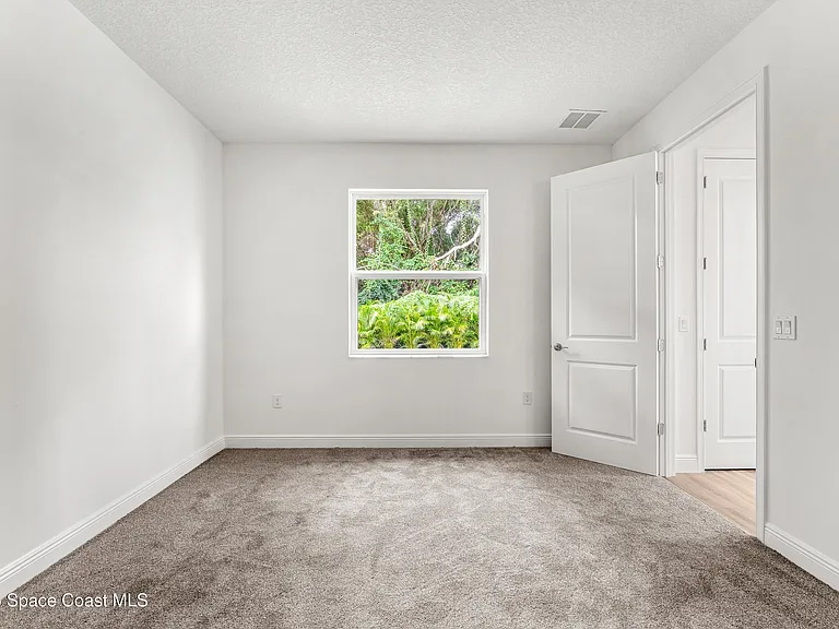 35 Loch Ness Dr — Photo 18