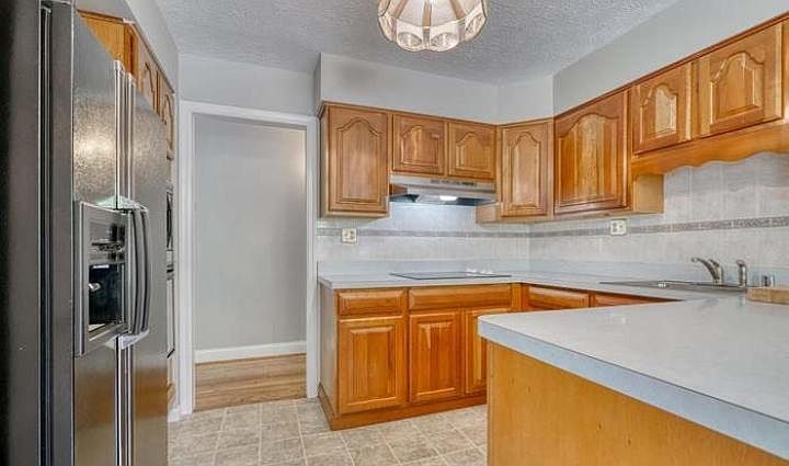 1st image of 2122 Burnice Dr