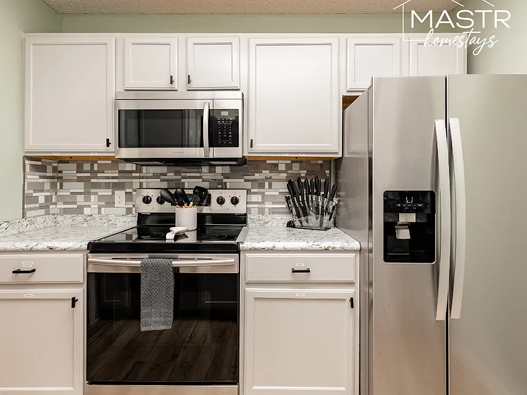 136 Sussex Dr — Photo 14