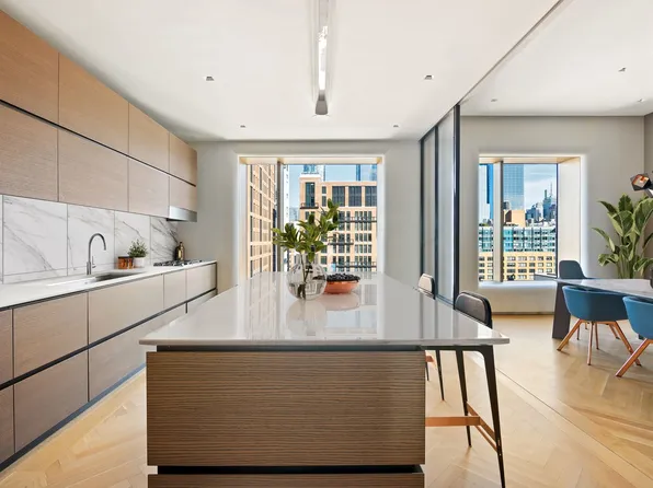 551 West 21st Street image 3 of 20