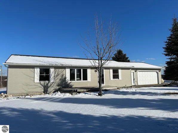 6385 Clam Lake Dr, Bellaire, MI 49615