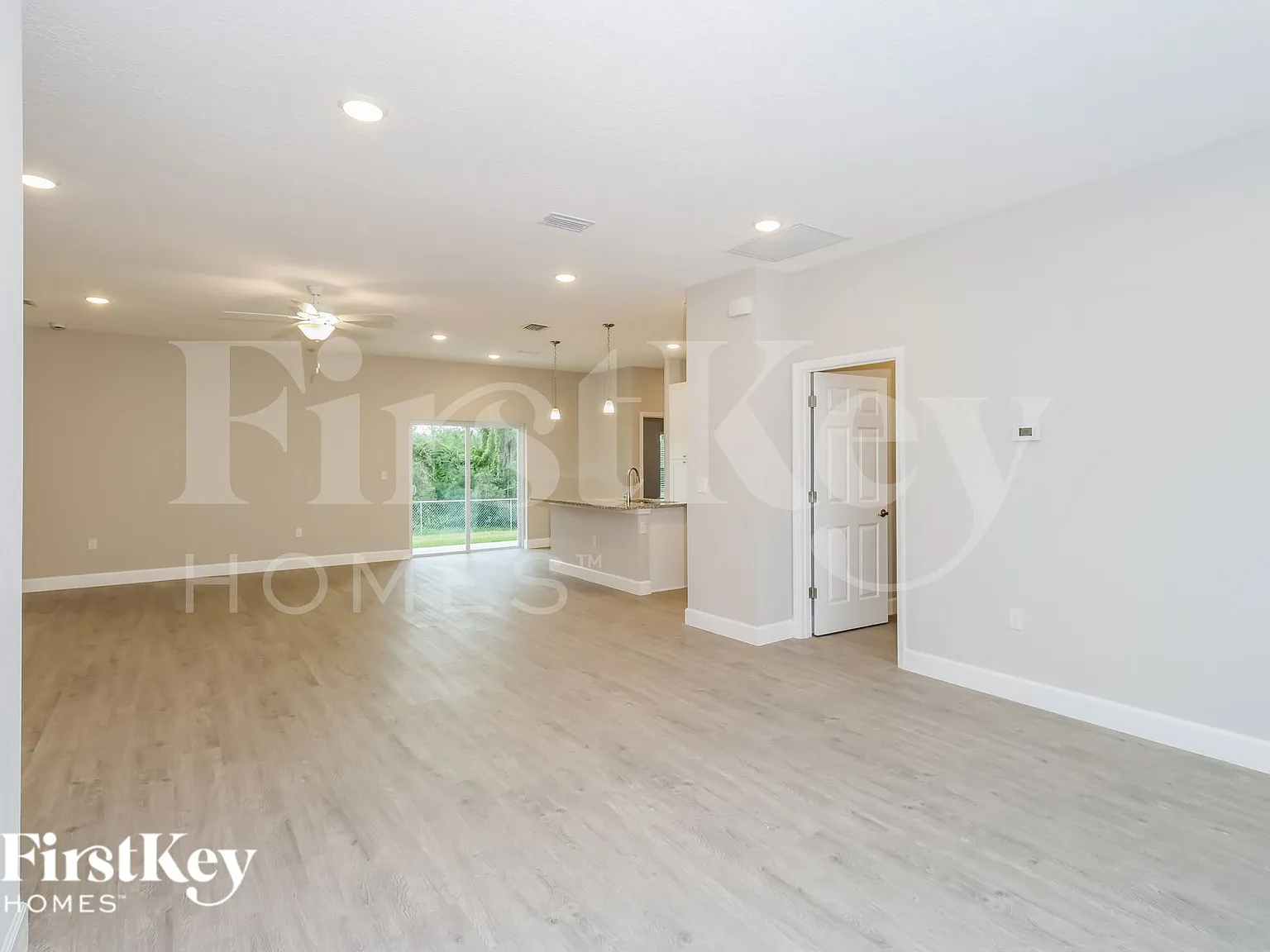 4 bed, 3.0 bath, 1850 sqft, $2,290 — Photo 2