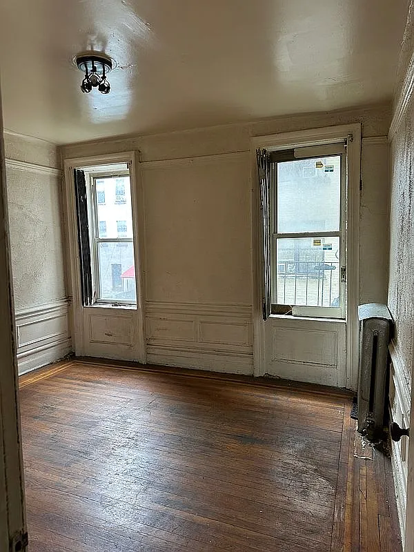 678 Saint Nicholas Ave APT E photo 1