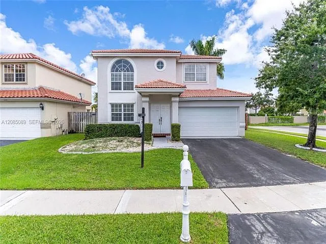 3 bed, 2.5 bath, 1656 sqft, $3,700 — Photo 2