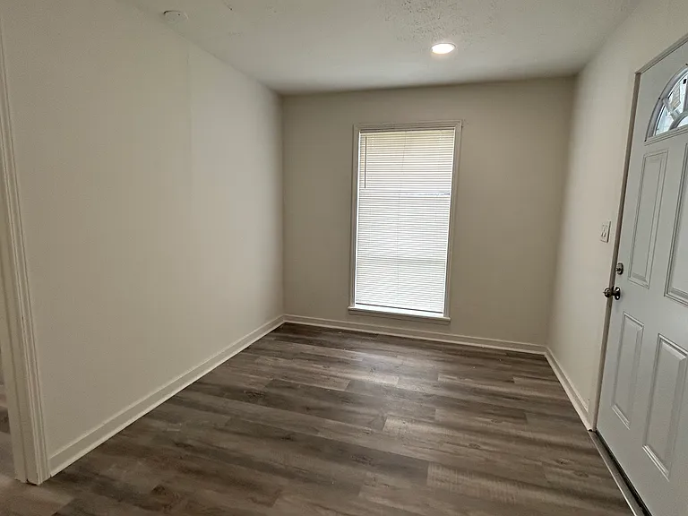 1636 Camellia Dr — Photo 2