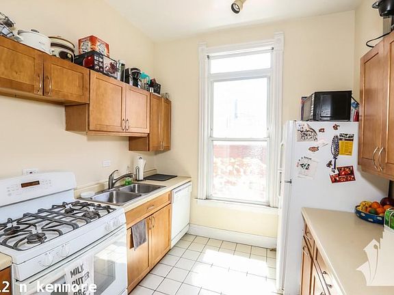 4th image of 3212 N Kenmore Ave #917