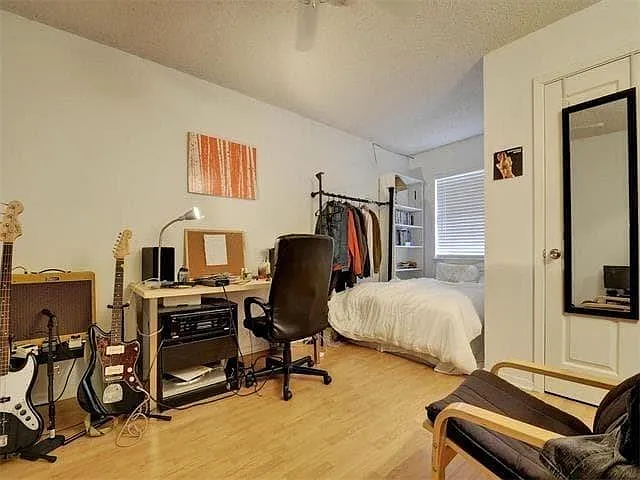 6 bed, 2000 sqft, $4,500 — Photo 4