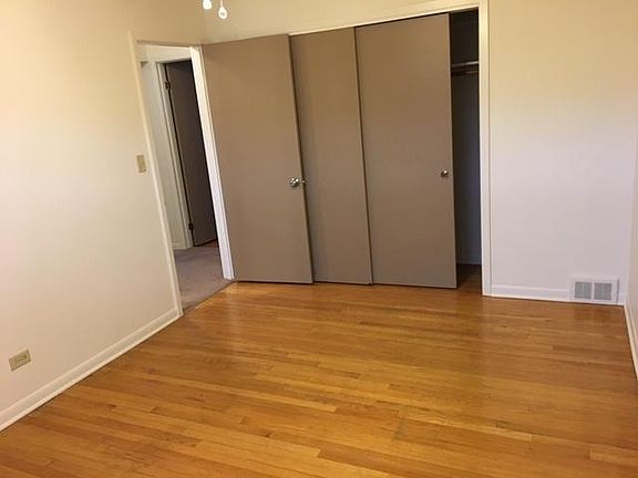 4th image of 715 E South Broadway Ave