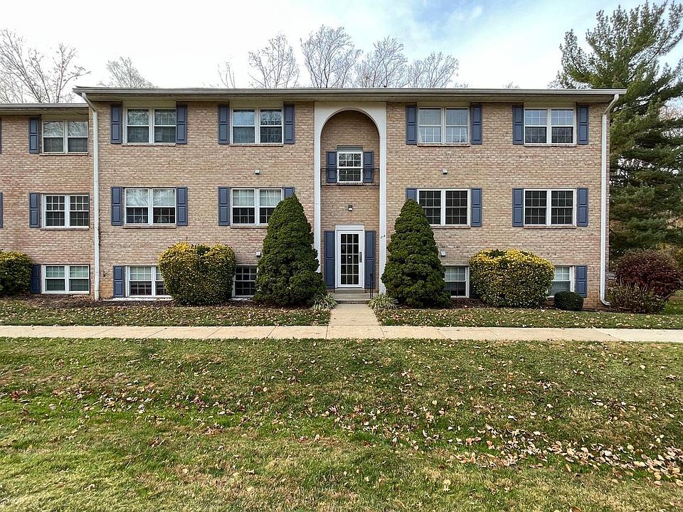 1st image of 214 Crocker Dr