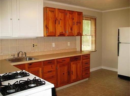 4th image of 32 Phillips Ave #1