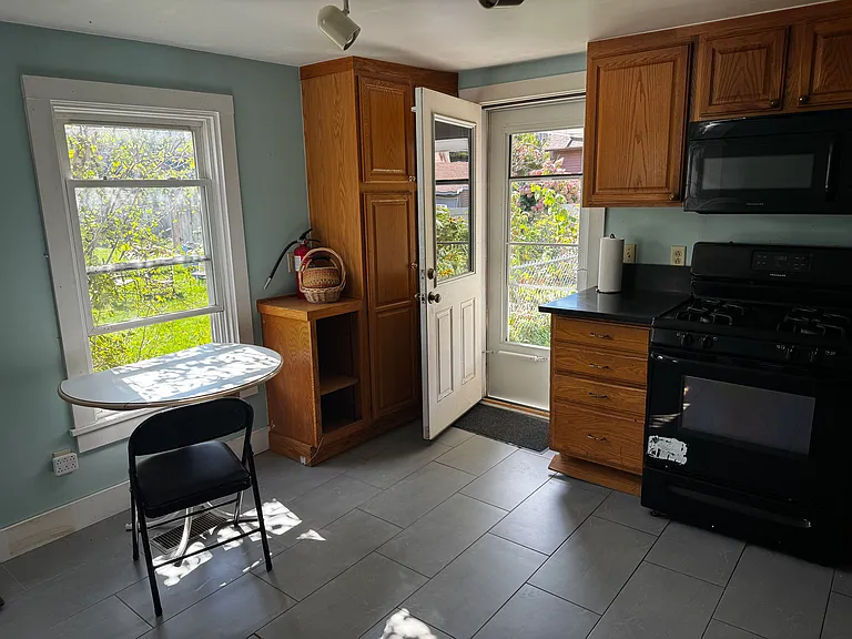 31 Pitkin St — Photo 6