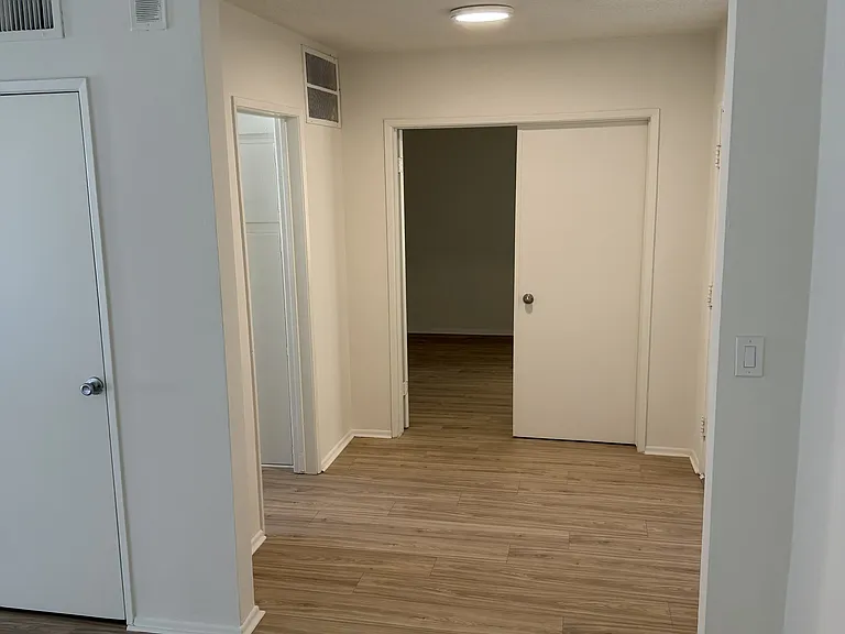 4310 Ventura Cyn Ave — Photo 16