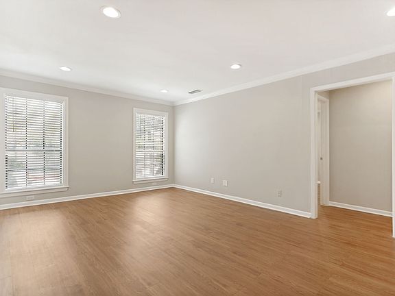 3rd image of 201 Ellwood St APT 109