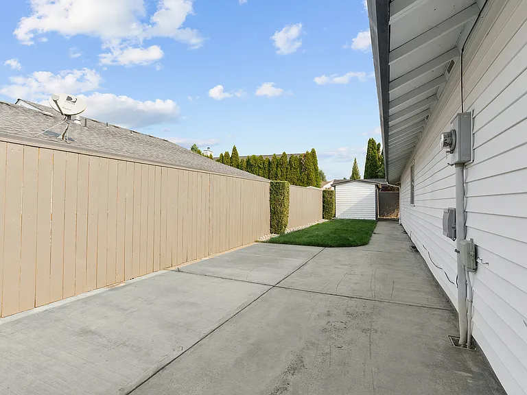 16404 NE 73rd St — Photo 3