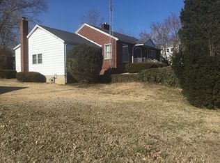 423 3rd St, Rosiclare, IL 62982